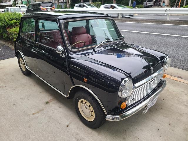 ＭＩＮＩ クーパー１．３　オールペイント済　赤革調シートカバー　コーティング施工車　ウッドハンドル　内外装仕上げ済　前後メッキバンパー　メッキドアミラーカバー　ＣＤデッキ　ＥＴＣ　記録簿　スペアキー（4枚目）