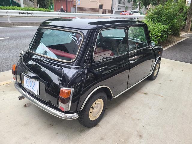 ＭＩＮＩ クーパー１．３　オールペイント済　赤革調シートカバー　コーティング施工車　ウッドハンドル　内外装仕上げ済　前後メッキバンパー　メッキドアミラーカバー　ＣＤデッキ　ＥＴＣ　記録簿　スペアキー（7枚目）