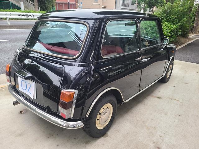 ＭＩＮＩ クーパー１．３　オールペイント済　赤革調シートカバー　コーティング施工車　ウッドハンドル　内外装仕上げ済　前後メッキバンパー　メッキドアミラーカバー　ＣＤデッキ　ＥＴＣ　記録簿　スペアキー（8枚目）