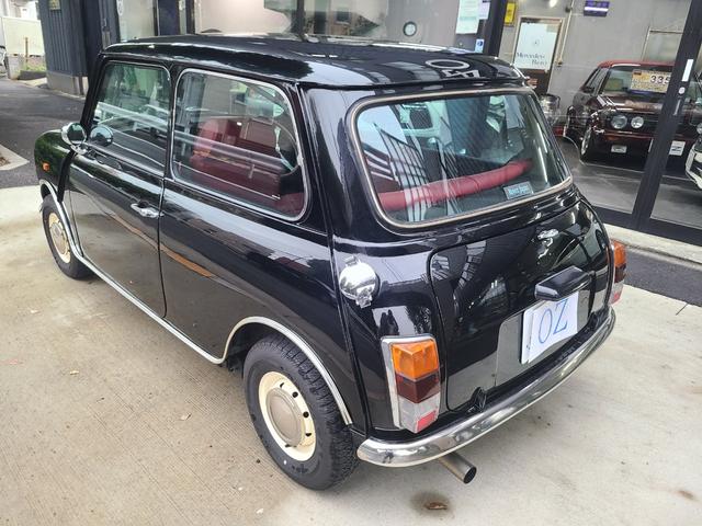 ＭＩＮＩ クーパー１．３　オールペイント済　赤革調シートカバー　コーティング施工車　ウッドハンドル　内外装仕上げ済　前後メッキバンパー　メッキドアミラーカバー　ＣＤデッキ　ＥＴＣ　記録簿　スペアキー（9枚目）