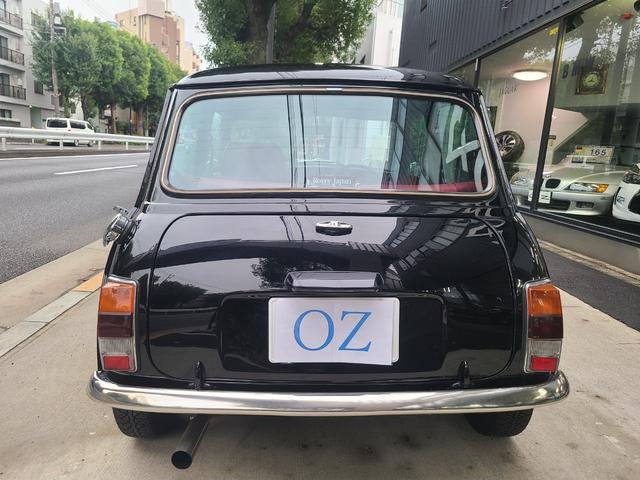ＭＩＮＩ クーパー１．３　オールペイント済　赤革調シートカバー　コーティング施工車　ウッドハンドル　内外装仕上げ済　前後メッキバンパー　メッキドアミラーカバー　ＣＤデッキ　ＥＴＣ　記録簿　スペアキー（11枚目）
