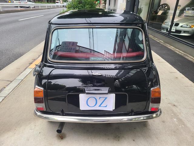 ＭＩＮＩ クーパー１．３　オールペイント済　赤革調シートカバー　コーティング施工車　ウッドハンドル　内外装仕上げ済　前後メッキバンパー　メッキドアミラーカバー　ＣＤデッキ　ＥＴＣ　記録簿　スペアキー（12枚目）