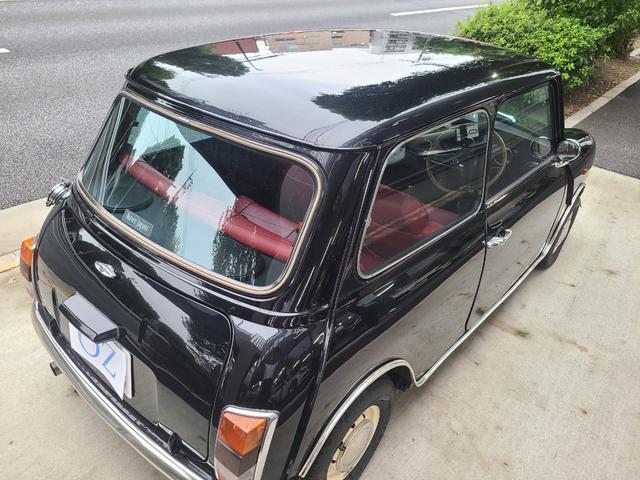 ＭＩＮＩ クーパー１．３　オールペイント済　赤革調シートカバー　コーティング施工車　ウッドハンドル　内外装仕上げ済　前後メッキバンパー　メッキドアミラーカバー　ＣＤデッキ　ＥＴＣ　記録簿　スペアキー（23枚目）