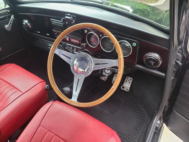 ＭＩＮＩ クーパー１．３　オールペイント済　赤革調シートカバー　コーティング施工車　ウッドハンドル　内外装仕上げ済　前後メッキバンパー　メッキドアミラーカバー　ＣＤデッキ　ＥＴＣ　記録簿　スペアキー（24枚目）