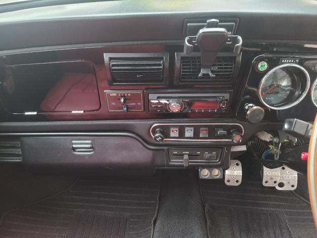 ＭＩＮＩ クーパー１．３　オールペイント済　赤革調シートカバー　コーティング施工車　ウッドハンドル　内外装仕上げ済　前後メッキバンパー　メッキドアミラーカバー　ＣＤデッキ　ＥＴＣ　記録簿　スペアキー（26枚目）