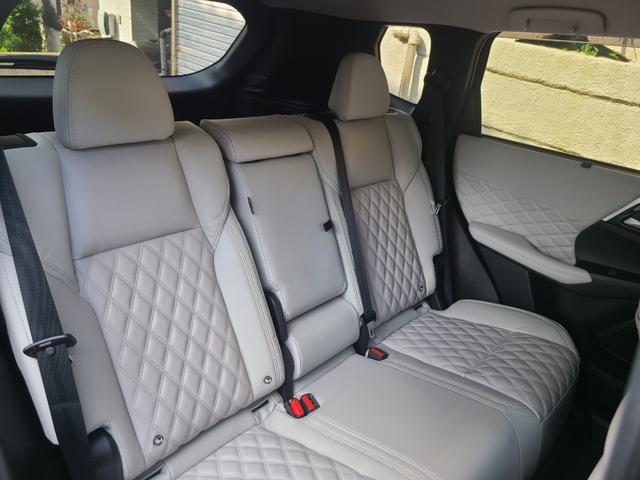 アウトランダーPHEV G 1オーナー P仕様 ホワイトレザーシート ヘッドアップディスプレイ 前後シートヒーター BOSEサウンドシステム ナビTVETC 360度モニター コンソールイルミネーション ステアリングヒーター(30枚目)