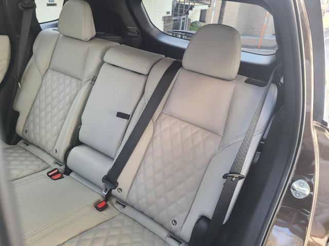 アウトランダーPHEV G 1オーナー P仕様 ホワイトレザーシート ヘッドアップディスプレイ 前後シートヒーター BOSEサウンドシステム ナビTVETC 360度モニター コンソールイルミネーション ステアリングヒーター(33枚目)