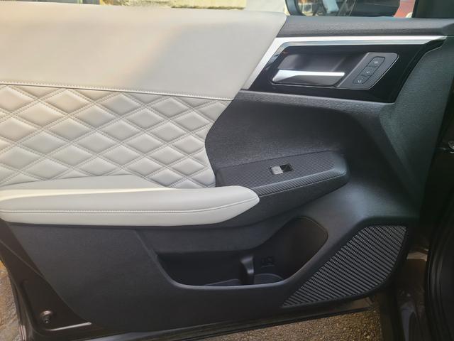 アウトランダーPHEV G 1オーナー P仕様 ホワイトレザーシート ヘッドアップディスプレイ 前後シートヒーター BOSEサウンドシステム ナビTVETC 360度モニター コンソールイルミネーション ステアリングヒーター(37枚目)