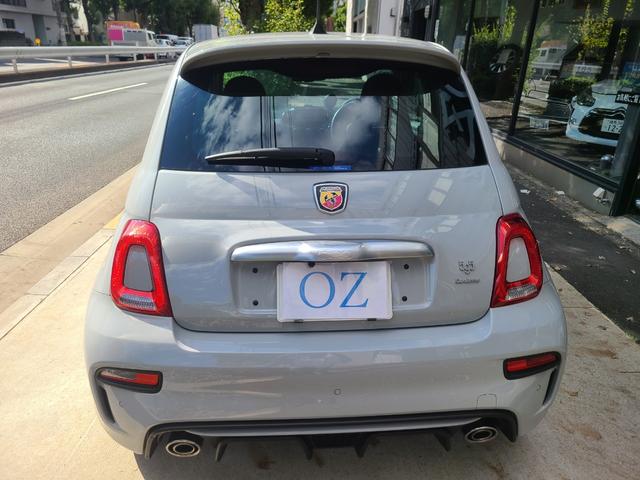 アバルト595 ツーリズモ 認定中古車 黒革シート ナビTVETCバックカメラ サイドバイザー スモークフィルム リヤコーナーセンサー USB 保証書 記録簿 取説(5枚目)