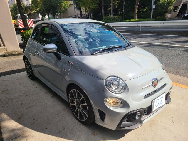 アバルト595 ツーリズモ 認定中古車 黒革シート ナビTVETCバックカメラ サイドバイザー スモークフィルム リヤコーナーセンサー USB 保証書 記録簿 取説(7枚目)