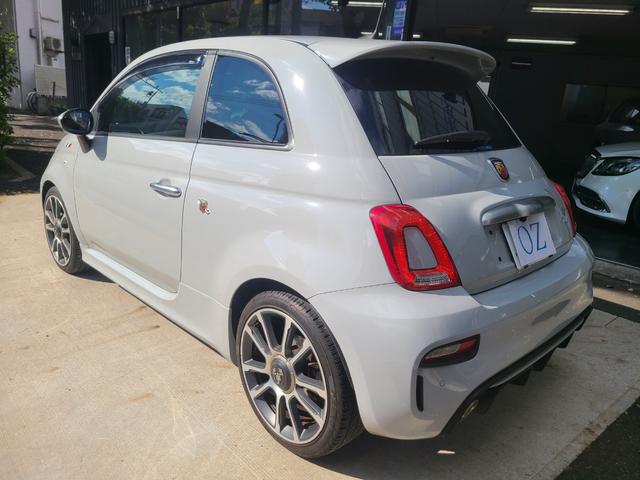 アバルト595 ツーリズモ 認定中古車 黒革シート ナビTVETCバックカメラ サイドバイザー スモークフィルム リヤコーナーセンサー USB 保証書 記録簿 取説(9枚目)