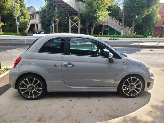 アバルト595 ツーリズモ 認定中古車 黒革シート ナビTVETCバックカメラ サイドバイザー スモークフィルム リヤコーナーセンサー USB 保証書 記録簿 取説(13枚目)