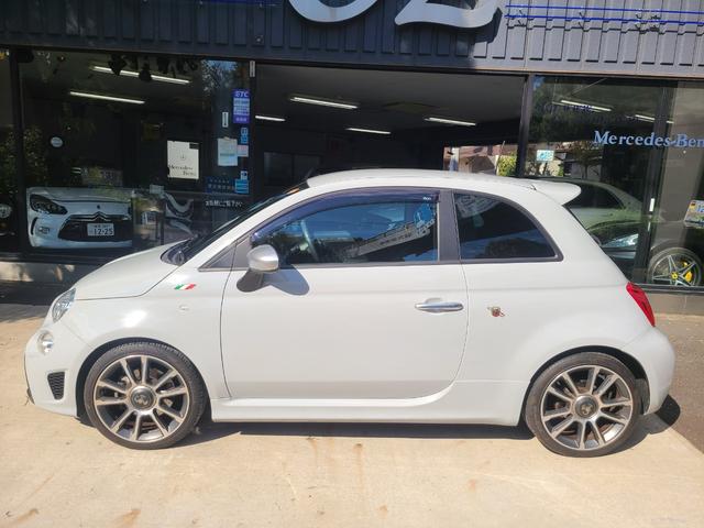 アバルト595 ツーリズモ 認定中古車 黒革シート ナビTVETCバックカメラ サイドバイザー スモークフィルム リヤコーナーセンサー USB 保証書 記録簿 取説(14枚目)