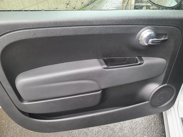 アバルト595 ツーリズモ 認定中古車 黒革シート ナビTVETCバックカメラ サイドバイザー スモークフィルム リヤコーナーセンサー USB 保証書 記録簿 取説(17枚目)