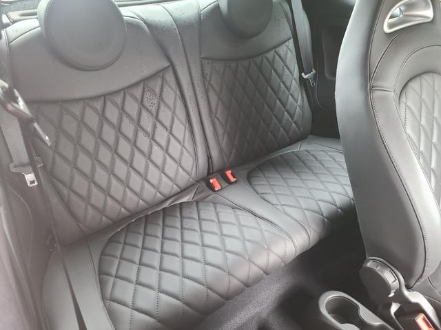 アバルト595 ツーリズモ 認定中古車 黒革シート ナビTVETCバックカメラ サイドバイザー スモークフィルム リヤコーナーセンサー USB 保証書 記録簿 取説(18枚目)