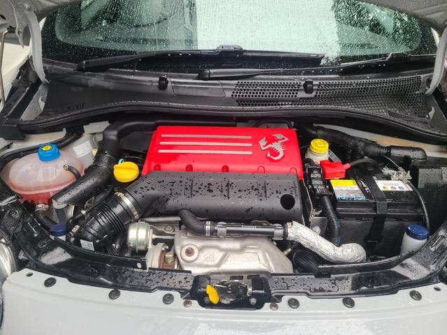 アバルト595 ツーリズモ 認定中古車 黒革シート ナビTVETCバックカメラ サイドバイザー スモークフィルム リヤコーナーセンサー USB 保証書 記録簿 取説(19枚目)