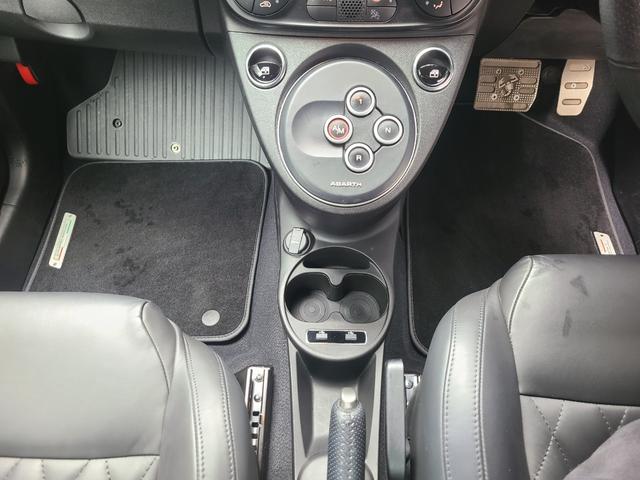 アバルト595 ツーリズモ 認定中古車 黒革シート ナビTVETCバックカメラ サイドバイザー スモークフィルム リヤコーナーセンサー USB 保証書 記録簿 取説(22枚目)