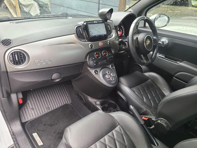 アバルト595 ツーリズモ 認定中古車 黒革シート ナビTVETCバックカメラ サイドバイザー スモークフィルム リヤコーナーセンサー USB 保証書 記録簿 取説(24枚目)