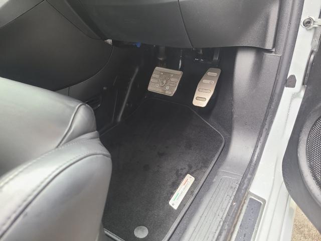 アバルト595 ツーリズモ 認定中古車 黒革シート ナビTVETCバックカメラ サイドバイザー スモークフィルム リヤコーナーセンサー USB 保証書 記録簿 取説(25枚目)