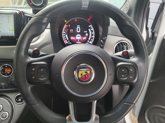 アバルト595 ツーリズモ 認定中古車 黒革シート ナビTVETCバックカメラ サイドバイザー スモークフィルム リヤコーナーセンサー USB 保証書 記録簿 取説(26枚目)