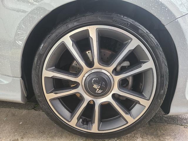 アバルト595 ツーリズモ 認定中古車 黒革シート ナビTVETCバックカメラ サイドバイザー スモークフィルム リヤコーナーセンサー USB 保証書 記録簿 取説(27枚目)