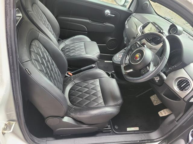 アバルト595 ツーリズモ 認定中古車 黒革シート ナビTVETCバックカメラ サイドバイザー スモークフィルム リヤコーナーセンサー USB 保証書 記録簿 取説(33枚目)