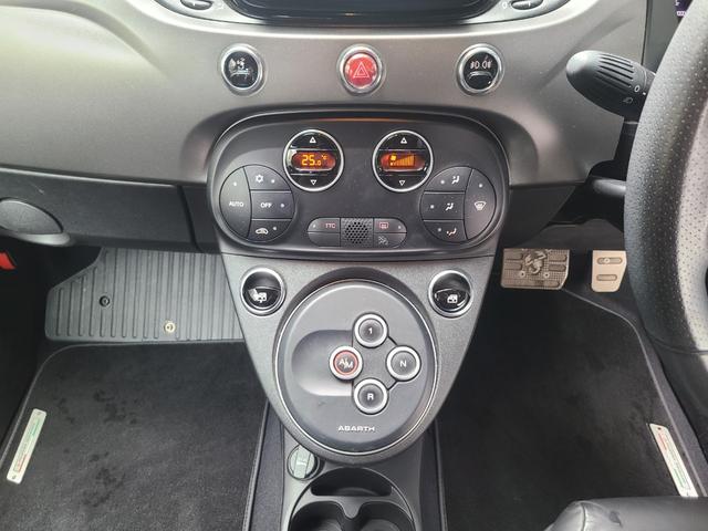 アバルト595 ツーリズモ 認定中古車 黒革シート ナビTVETCバックカメラ サイドバイザー スモークフィルム リヤコーナーセンサー USB 保証書 記録簿 取説(35枚目)