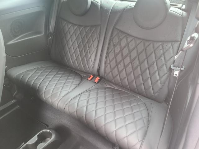 アバルト595 ツーリズモ 認定中古車 黒革シート ナビTVETCバックカメラ サイドバイザー スモークフィルム リヤコーナーセンサー USB 保証書 記録簿 取説(43枚目)