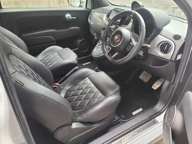 アバルト595 ツーリズモ 認定中古車 黒革シート ナビTVETCバックカメラ サイドバイザー スモークフィルム リヤコーナーセンサー USB 保証書 記録簿 取説(45枚目)