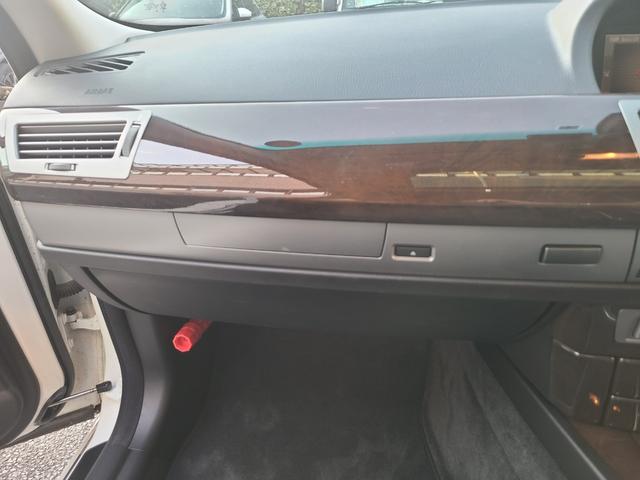 ７シリーズ ７４０ｉ　後期最終モデル　１オーナー　黒革　ＳＲ　前後シートヒーター　純正ナビＥＴＣ　ＣＤ６連奏　ＭＤ　３本スポークステアリング　ガラスコーティング施工車　保証書　記録簿　取説　スペアキー（20枚目）