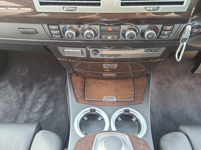 ７シリーズ ７４０ｉ　後期最終モデル　１オーナー　黒革　ＳＲ　前後シートヒーター　純正ナビＥＴＣ　ＣＤ６連奏　ＭＤ　３本スポークステアリング　ガラスコーティング施工車　保証書　記録簿　取説　スペアキー（25枚目）