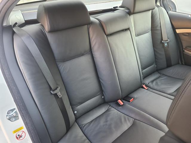 ７シリーズ ７４０ｉ　後期最終モデル　１オーナー　黒革　ＳＲ　前後シートヒーター　純正ナビＥＴＣ　ＣＤ６連奏　ＭＤ　３本スポークステアリング　ガラスコーティング施工車　保証書　記録簿　取説　スペアキー（26枚目）
