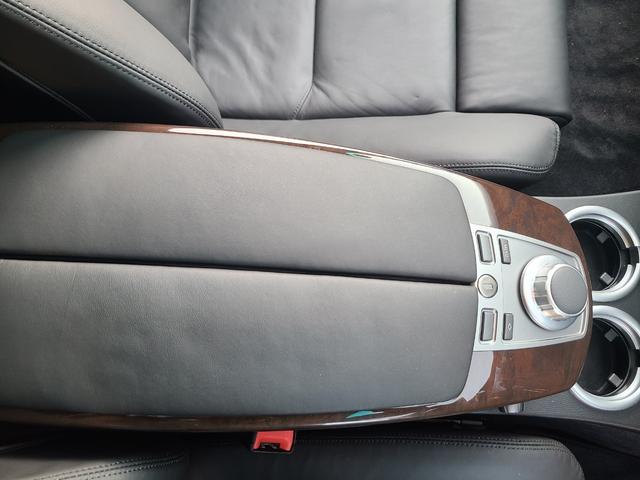 ７シリーズ ７４０ｉ　後期最終モデル　１オーナー　黒革　ＳＲ　前後シートヒーター　純正ナビＥＴＣ　ＣＤ６連奏　ＭＤ　３本スポークステアリング　ガラスコーティング施工車　保証書　記録簿　取説　スペアキー（31枚目）