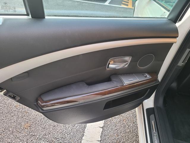 ７シリーズ ７４０ｉ　後期最終モデル　１オーナー　黒革　ＳＲ　前後シートヒーター　純正ナビＥＴＣ　ＣＤ６連奏　ＭＤ　３本スポークステアリング　ガラスコーティング施工車　保証書　記録簿　取説　スペアキー（45枚目）
