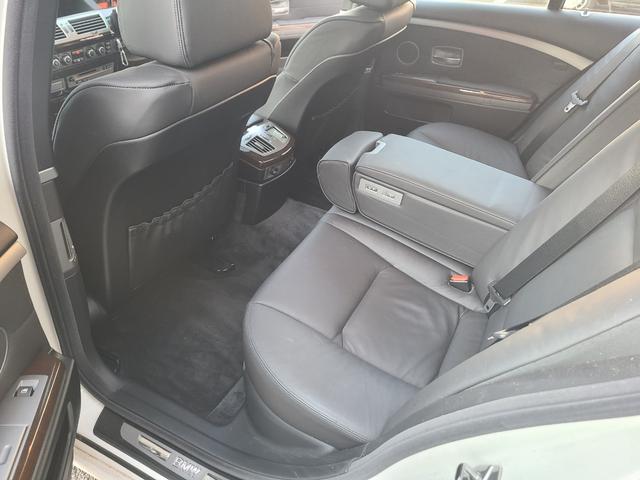 ７シリーズ ７４０ｉ　後期最終モデル　１オーナー　黒革　ＳＲ　前後シートヒーター　純正ナビＥＴＣ　ＣＤ６連奏　ＭＤ　３本スポークステアリング　ガラスコーティング施工車　保証書　記録簿　取説　スペアキー（50枚目）