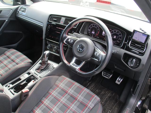 ゴルフＧＴＩ ダイナミック　純正ナビ・ＴＶ・Ｂカメラ　純正ＣＤ／ＤＶＤ／ＢＴ　ＥＴＣ２．０　純正１８ＡＷ　ドラレコ　スマートキープッシュスタート（10枚目）