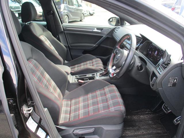 ゴルフＧＴＩ ダイナミック　純正ナビ・ＴＶ・Ｂカメラ　純正ＣＤ／ＤＶＤ／ＢＴ　ＥＴＣ２．０　純正１８ＡＷ　ドラレコ　スマートキープッシュスタート（11枚目）