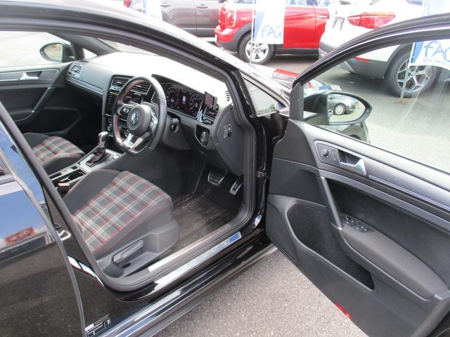 ゴルフＧＴＩ ダイナミック　純正ナビ・ＴＶ・Ｂカメラ　純正ＣＤ／ＤＶＤ／ＢＴ　ＥＴＣ２．０　純正１８ＡＷ　ドラレコ　スマートキープッシュスタート（12枚目）