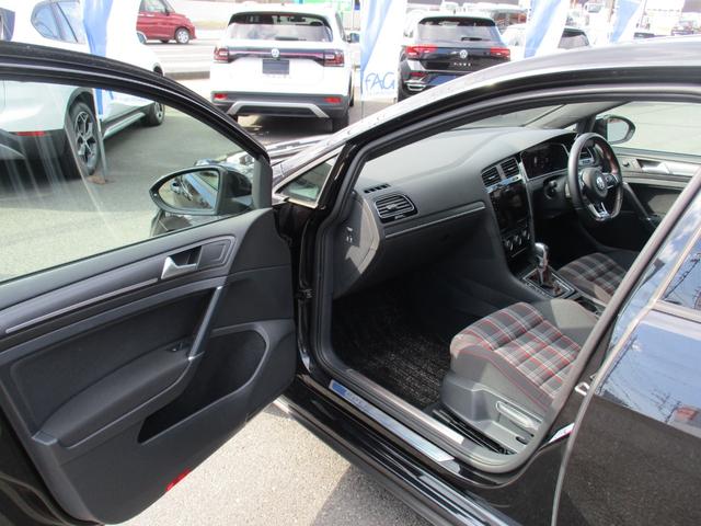 ゴルフＧＴＩ ダイナミック　純正ナビ・ＴＶ・Ｂカメラ　純正ＣＤ／ＤＶＤ／ＢＴ　ＥＴＣ２．０　純正１８ＡＷ　ドラレコ　スマートキープッシュスタート（15枚目）