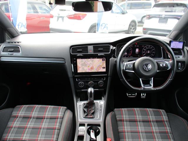 ゴルフＧＴＩ ダイナミック　純正ナビ・ＴＶ・Ｂカメラ　純正ＣＤ／ＤＶＤ／ＢＴ　ＥＴＣ２．０　純正１８ＡＷ　ドラレコ　スマートキープッシュスタート（20枚目）