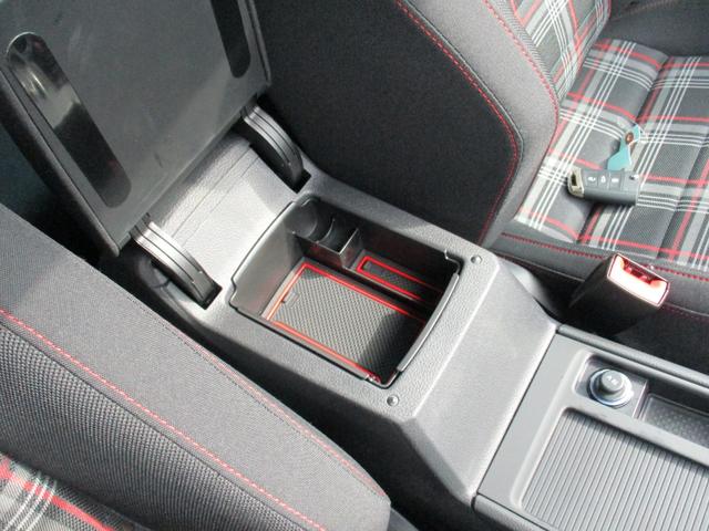 ゴルフＧＴＩ ダイナミック　純正ナビ・ＴＶ・Ｂカメラ　純正ＣＤ／ＤＶＤ／ＢＴ　ＥＴＣ２．０　純正１８ＡＷ　ドラレコ　スマートキープッシュスタート（33枚目）
