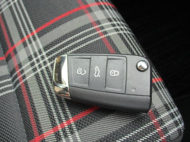 ゴルフＧＴＩ ダイナミック　純正ナビ・ＴＶ・Ｂカメラ　純正ＣＤ／ＤＶＤ／ＢＴ　ＥＴＣ２．０　純正１８ＡＷ　ドラレコ　スマートキープッシュスタート（34枚目）