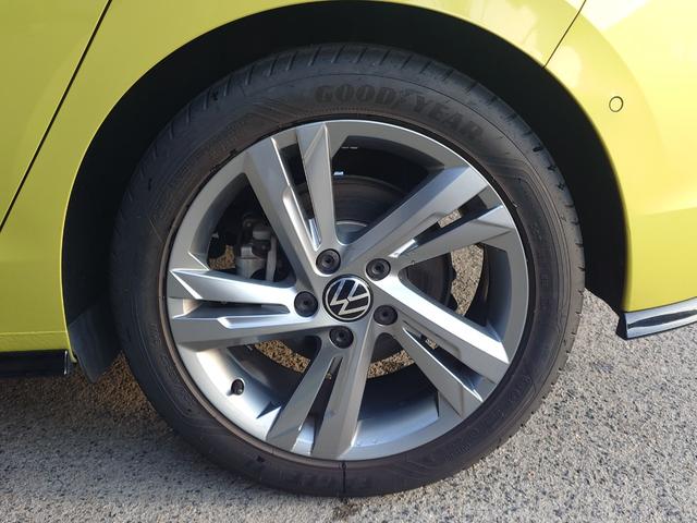 ゴルフ ｅＴＳＩ　Ｒライン　アダプティブクルーズ　衝突軽減装置　パノラミックスライディングルーフ　ワンオーナー　ディスカバーＰＲＯナビ　ＴＶ　アンドロイドオート　カープレィ　バックカメラ　禁煙車（22枚目）