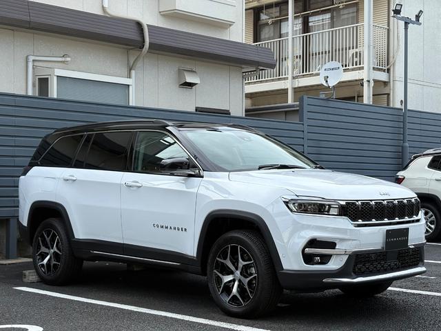 ジープ・コマンダー リミテッド Applecarplay・Androidauto対応10.1インチUコネクト 純正メモリーナビ ETC デュアルペインパノラミックサンルーフ 7人乗り2.0Lディーゼルターボエンジン レザーシート(4枚目)
