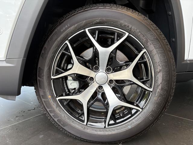 ジープ・コマンダー リミテッド Applecarplay・Androidauto対応10.1インチUコネクト 純正メモリーナビ ETC デュアルペインパノラミックサンルーフ 7人乗り2.0Lディーゼルターボエンジン レザーシート(6枚目)