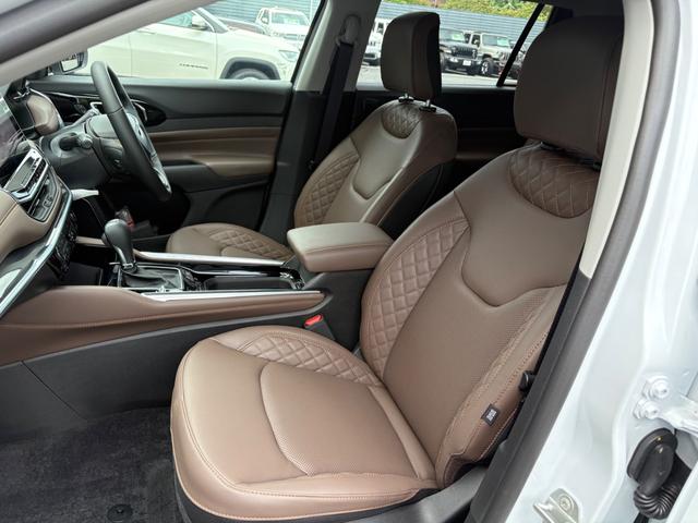 ジープ・コマンダー リミテッド Applecarplay・Androidauto対応10.1インチUコネクト 純正メモリーナビ ETC デュアルペインパノラミックサンルーフ 7人乗り2.0Lディーゼルターボエンジン レザーシート(16枚目)