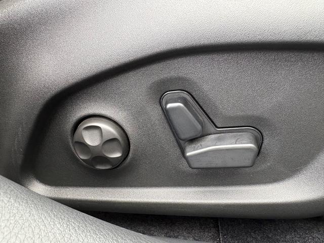 ジープ・コマンダー リミテッド Applecarplay・Androidauto対応10.1インチUコネクト 純正メモリーナビ ETC デュアルペインパノラミックサンルーフ 7人乗り2.0Lディーゼルターボエンジン レザーシート(17枚目)