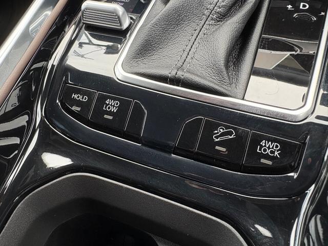 ジープ・コマンダー リミテッド Applecarplay・Androidauto対応10.1インチUコネクト 純正メモリーナビ ETC デュアルペインパノラミックサンルーフ 7人乗り2.0Lディーゼルターボエンジン レザーシート(27枚目)