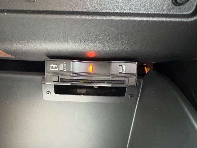 ジープ・コマンダー リミテッド Applecarplay・Androidauto対応10.1インチUコネクト 純正メモリーナビ ETC デュアルペインパノラミックサンルーフ 7人乗り2.0Lディーゼルターボエンジン レザーシート(30枚目)