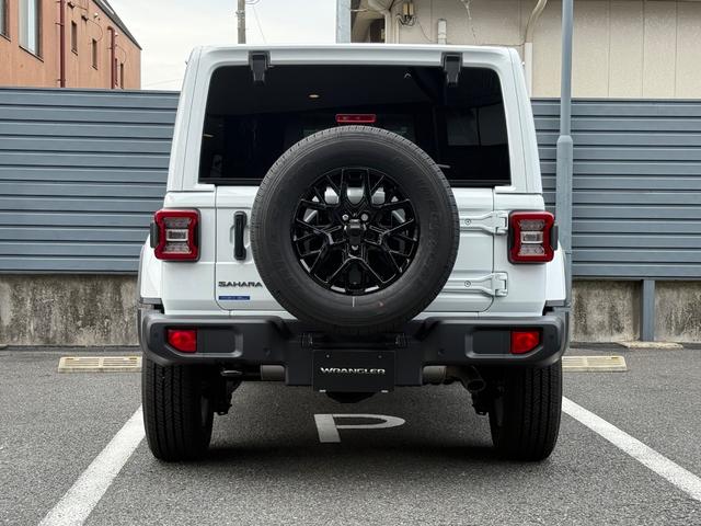 ジープ・ラングラーアンリミテッド サハラ ブラックカスタム レザーシート 登録済未使用車 シートヒーター パワーシート アダプティブクルーズコントロール ブラインドスポットモニター アップルカープレイアンドロイドオート対応(7枚目)